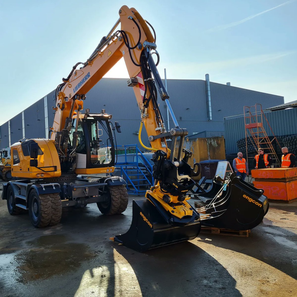 engcon_uk's tweet photo. Available to demo with @Liebherr_GB is the stunning new @LH_Construction A914 Compact complete with EC214 twin hitch setup with DC2 controls. Available for demonstration now. Contact your Liebherr sales rep. #Engcon #EC214 #DC2 #ECOil #Tiltrotator #Liebherr #A914 #Compact #Demo https://t.co/ckxT5ePg2u