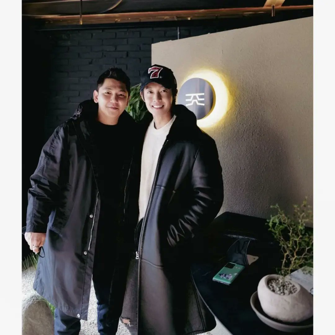 Henecia_ArgOFIC's tweet photo. #SS501 #KimHyunJoong 
Actualización  de IG de Kim Hyun Joong.

Créditos: @hyunjoong860606 + Henecia Oficial Argentina + SS501 Argentina Oficial ~
#TripleSJB 

§ Información disponible para quien lo necesita pero por favor compartir con los créditos completos~ https://t.co/ePRwVcMO5E
