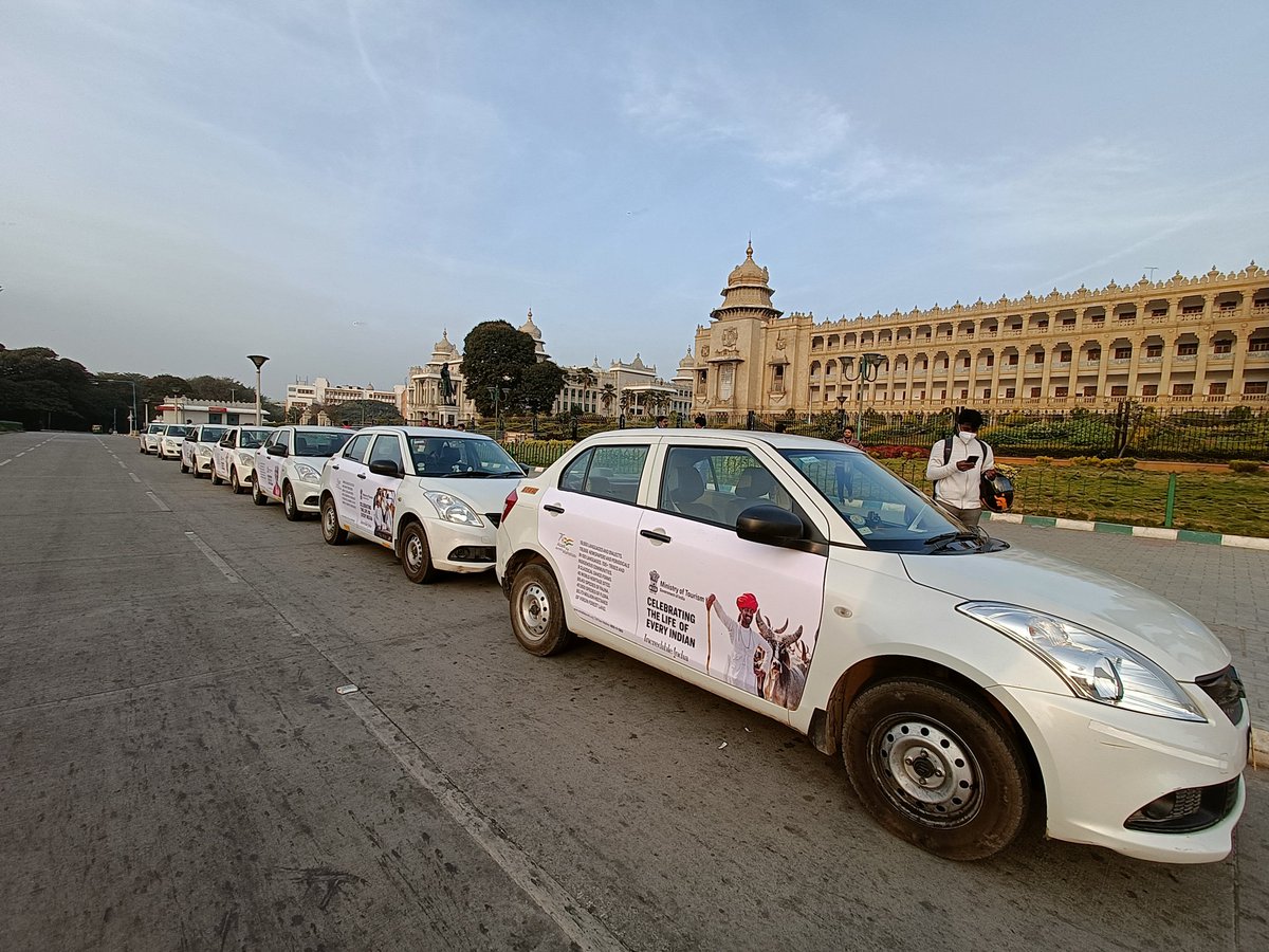 cashurdrive's tweet photo. CASHurDRIVE celebrate National tourism day with our famed media, Cab branding for Karnataka, Tamil Nadu, Telangana and Kerala, tourism getting promoted on wheels, is nothing but just an excellent example of a perfect marketing approach
@tourismgoi
@IndiatourismH 
@IndiaTourismBa2 https://t.co/vxGdnqC0gQ