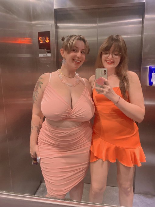 It&rsquo;s @QTsnack&rsquo;s birthday and I&rsquo;m just sitting here thinking about how lovely she is inside &amp; out 🥺&hearts;️<a class="tags" href="/tag/qtsnack">@qtsnack</a>