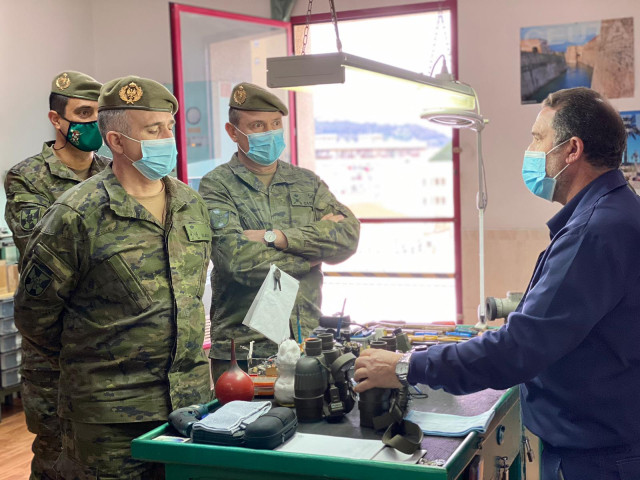 PlataformaMill1's tweet photo. #PRIMERA visita del recién nombrado #Comandante de la #COMGECEU D. Marcos Llago Navarro a la #Unidad Logística del #ET (#ULOG-23) para conocer las tareas diarias de primera mano de ésta Unidad. https://t.co/TiQOPL3UTl https://t.co/AmnQrDUZyo