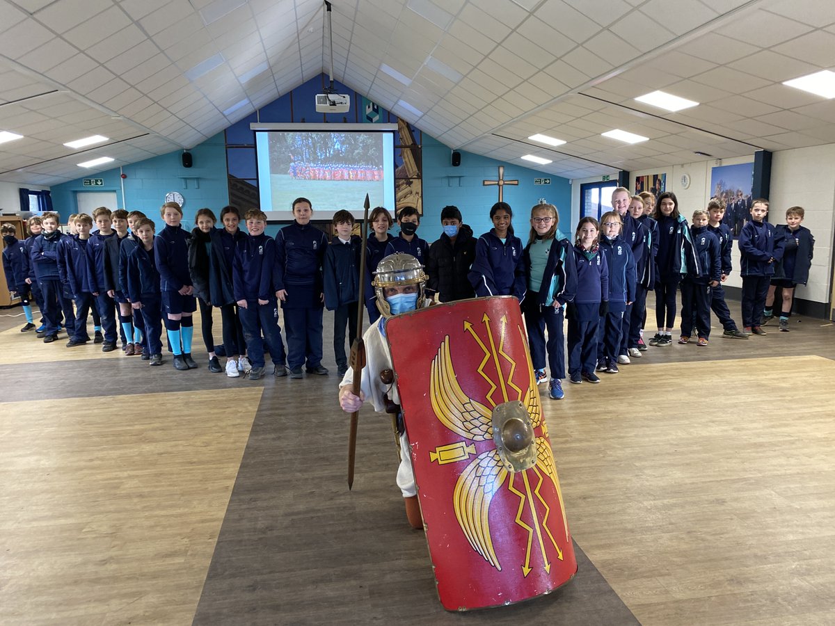 It was wonderful to welcome @NigelAmies back to King's Ely Junior this morning! 😊 Nigel worked with our Year 6 pupils as part of their current topic in #History - #Celtic and #Roman #Britain! 👏 
Full report on our Facebook: bit.ly/3rxjZJ2
#KingsEly #schools #education
