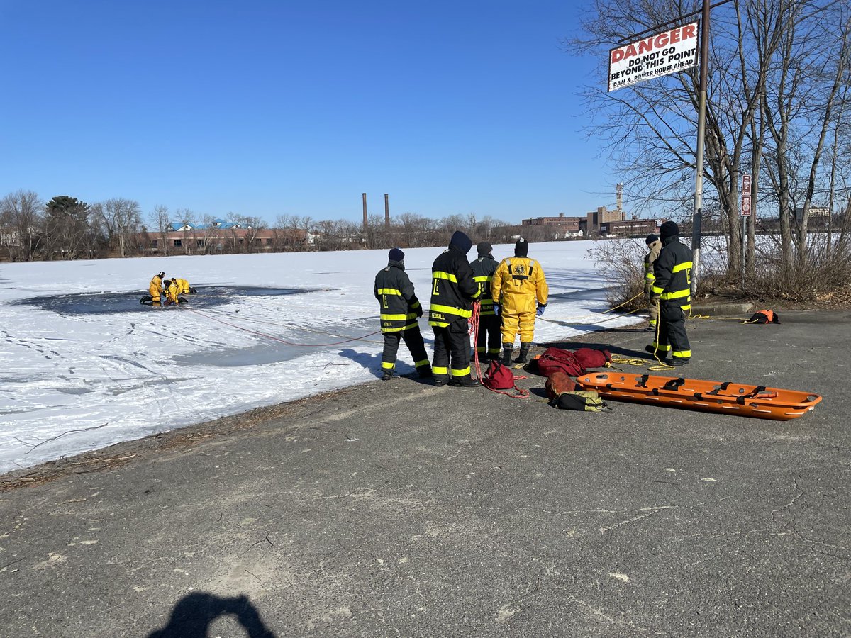 Bfmorty's tweet photo. Lawrence Fire conducting ice rescue training on the Merrimack. Great training. https://t.co/054tfElbah
