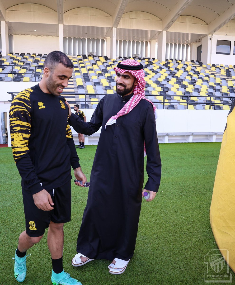 world_h9's tweet photo. مفاوضنا الشرس يبدو محظوظاً هذا المساء 💛
#H9
#حمدالله https://t.co/BuPqRewtjf