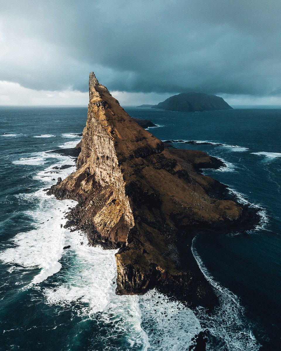 PNGPRDCTNS's tweet photo. Incredible places like these really exist. Unbelievable 🤯 #nftphotography https://t.co/yu73E14lhJ