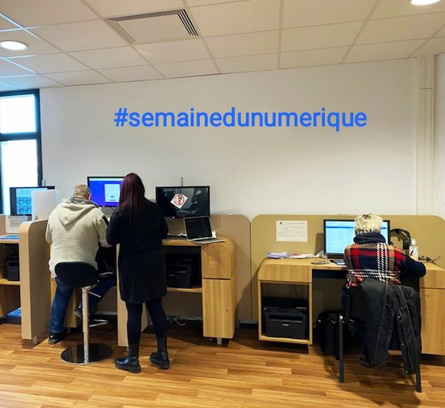 #SemaineNumérique Tester ses compétences numériques ? C’est ce que l’agence Pôle emploi de Châteaurenard a proposé aux demandeurs d’#emploi lors d’une matinée ponctuée d’échanges sur les projets professionnels de chacun. RDV demain de 9h à 12h ! <a href="/LMercier2b/">Laurent Mercier</a> <a href="/LisaStefanini/">Lisa Stéfanini</a>