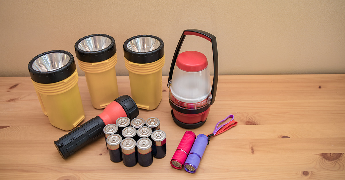 SMByHM's tweet photo. When the power's out and the WiFi is down, make sure you have the right equipment on hand as part of your storm supplies kit and power outage plan. Read on to learn what gadgets you need to keep safe the next time a big one hits: https://t.co/GTuo9OK7oq https://t.co/bijfrkgDK5