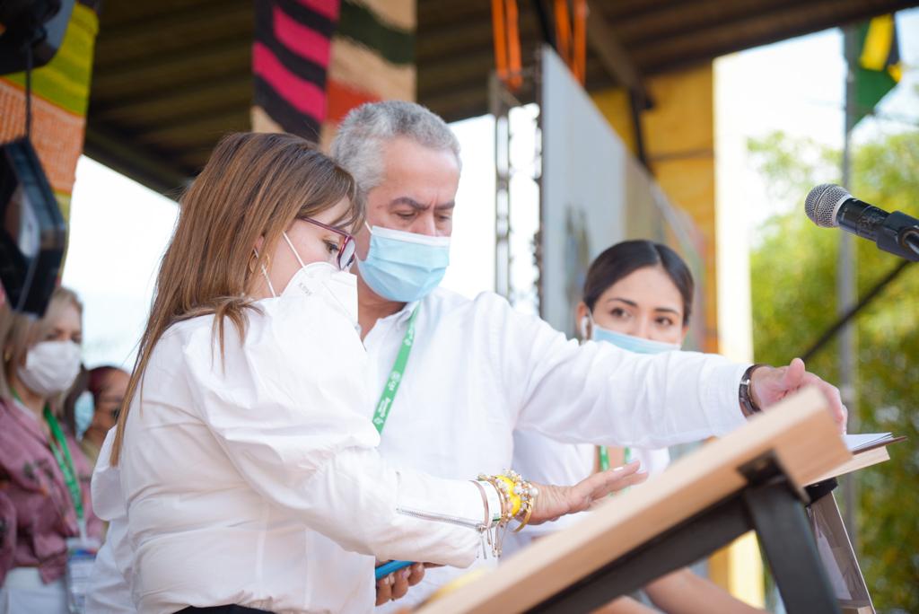 CORPONOR's tweet photo. Las #CAR del país estamos unidas y compartimos experiencias en educación en #ReconectaColombia. En el foro se conformó la Comisión Nacional de Educación Ambiental #CNEA.

#DíaMundialDeLaEducaciónAmbiental @ASOCARS @Leal2Ramon @goyoangarital @MinAmbienteCo HILO👇 https://t.co/rh9pHgEQTb