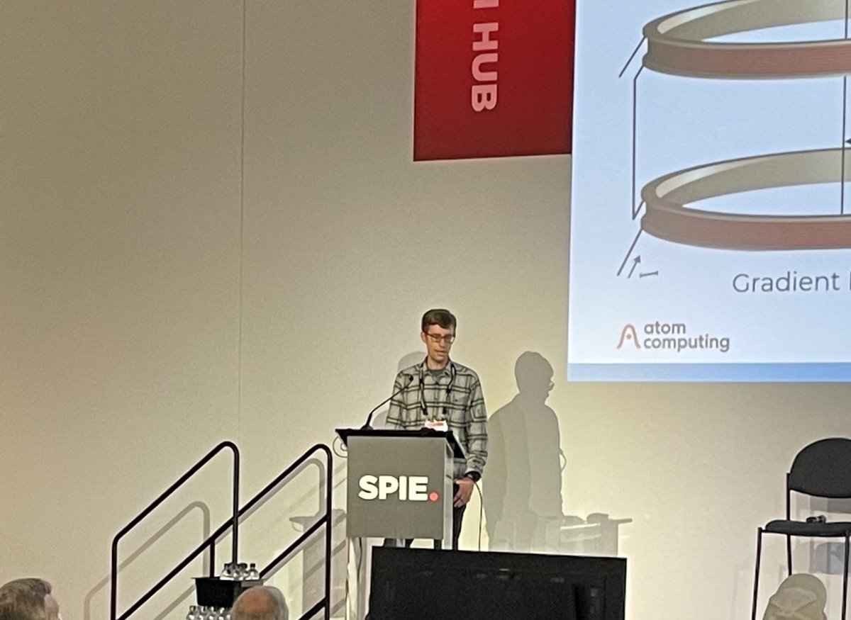 Jonathan King  ⁦<a href="/Atom_Computing/">Atom Computing</a>⁩ is on the stage at Quantum West ⁦<a href="/PhotonicsWest/">SPIE Photonics West</a>⁩   A great session on quantum computing is in progress!!
