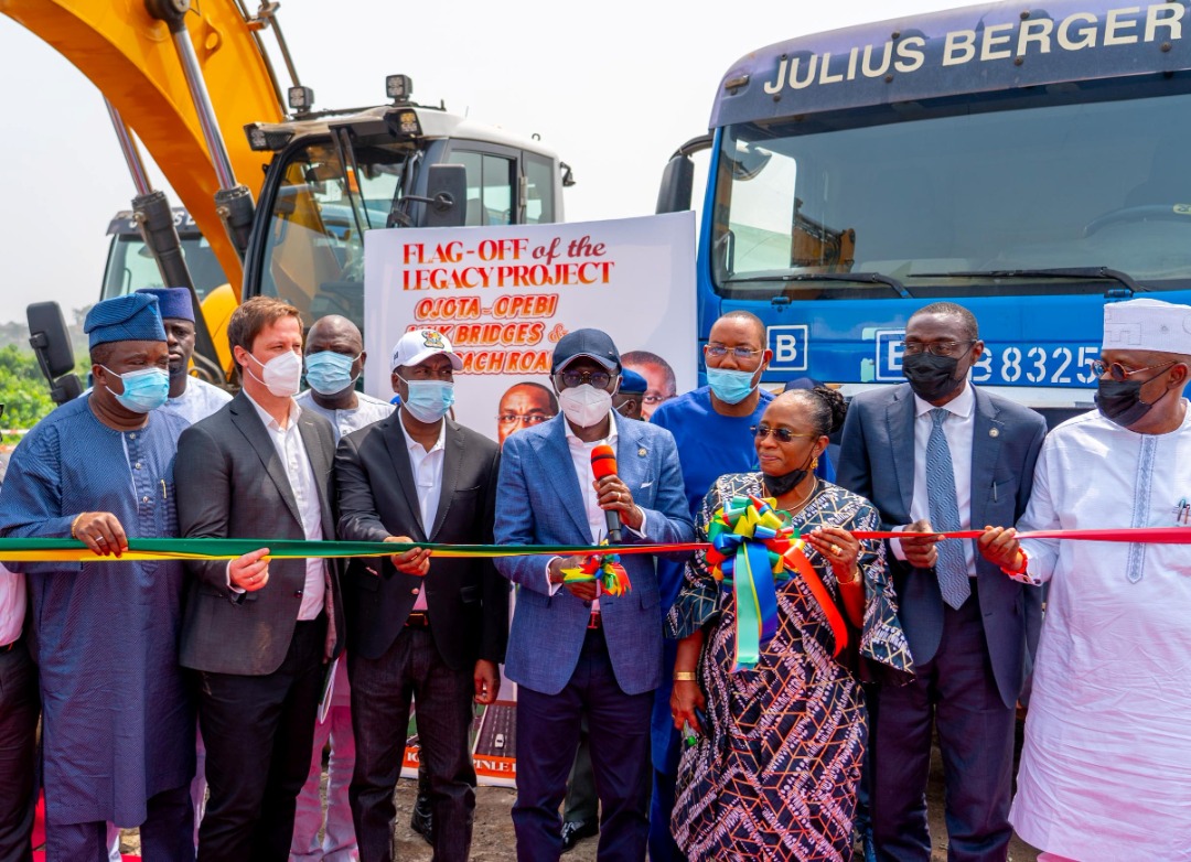 thecableng's tweet photo. Sanwo-Olu flags off construction of Ojota-Opebi road | TheCable https://t.co/emPVPZ2dlt https://t.co/2e0NeR8BMV