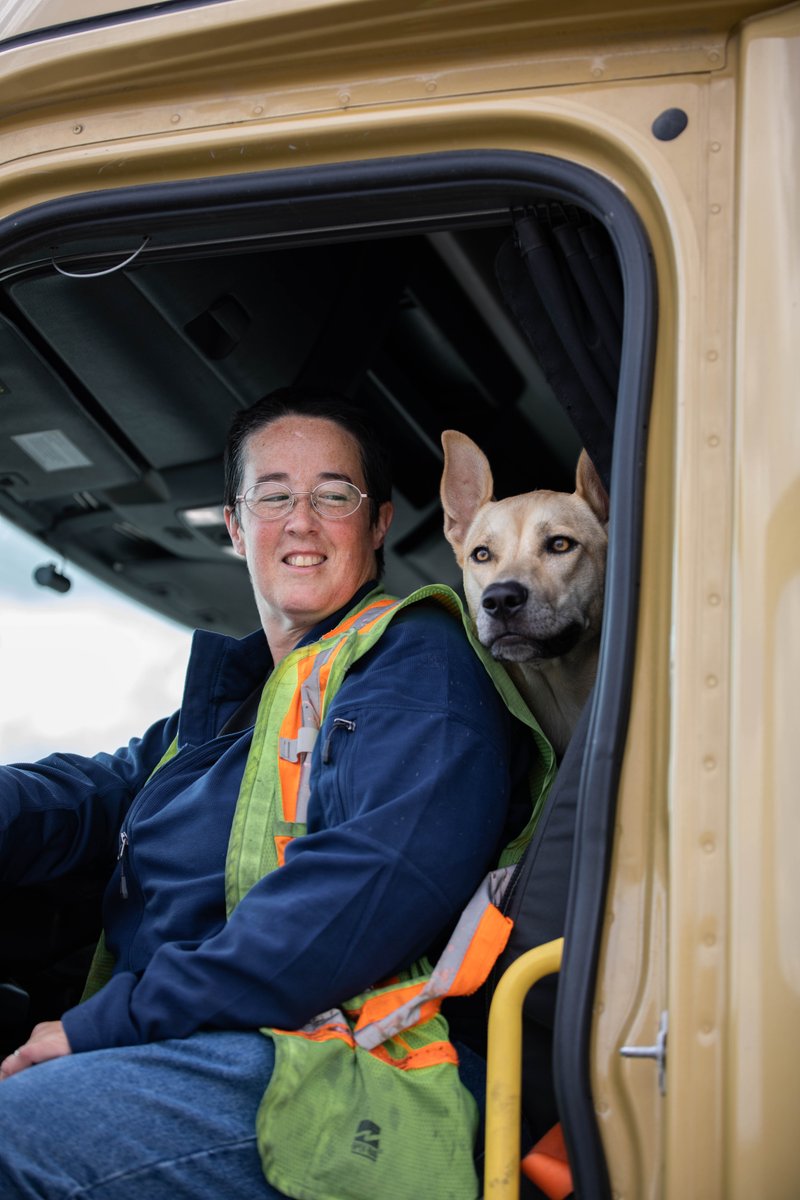 “I like the peace and quiet of being on the road. I enjoy seeing the different parts of North America, because I am a Cross-Border Driver.” – Leah 
To learn more visit: hubs.la/Q0121SXV0