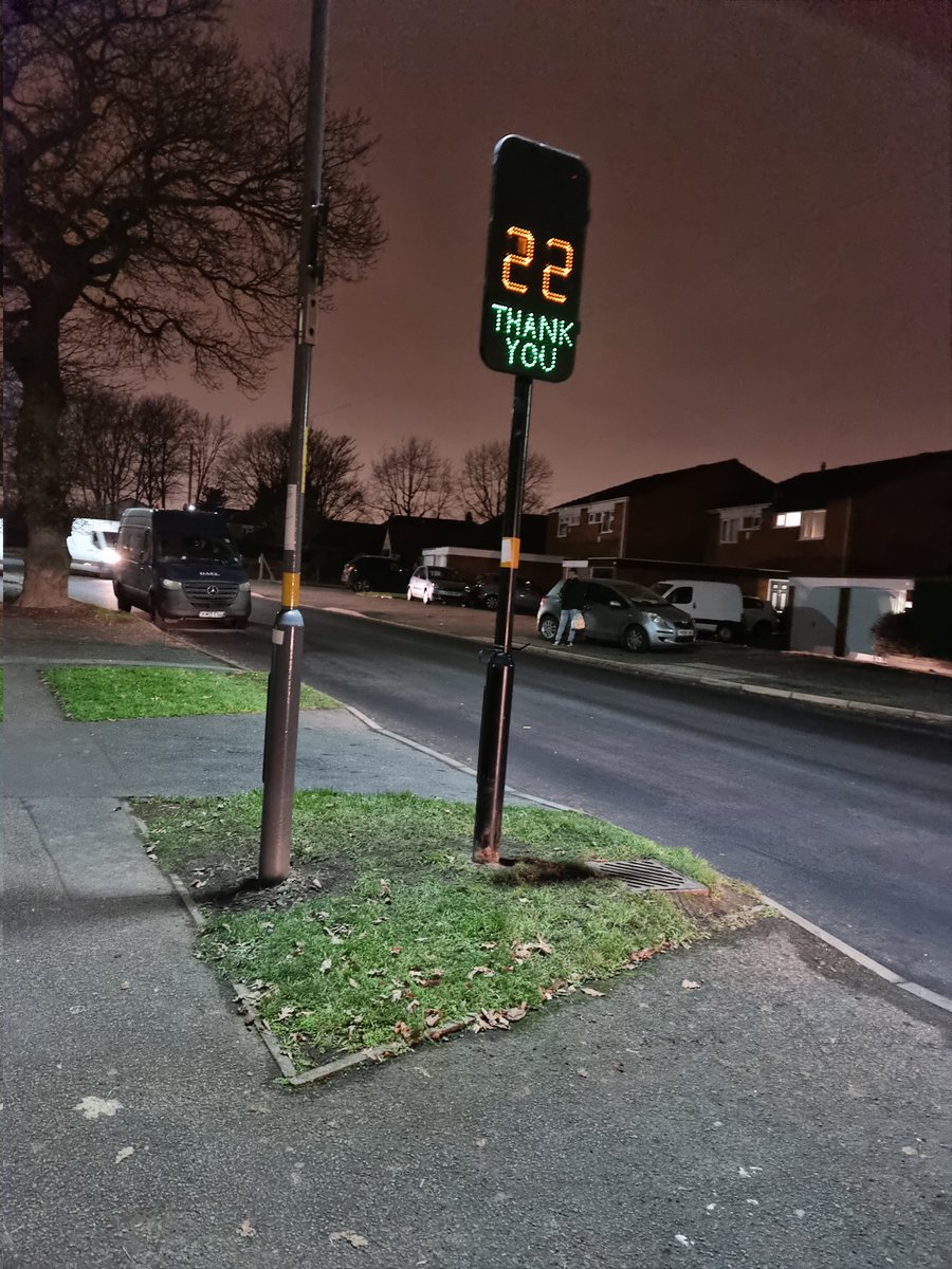 New speed signs in place on Common Lane...not sure if the drivers were adhering to them or my hi-viz patrol 🤔 thanks all the same Pcso Carr 👏