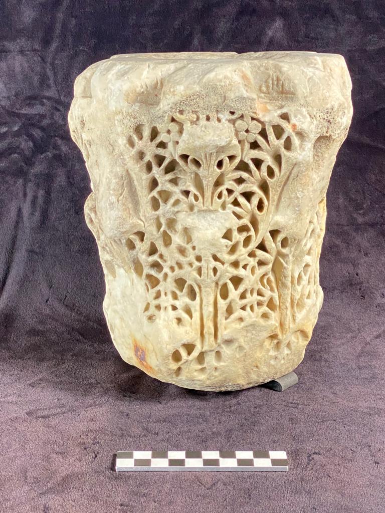 maborregosoto's tweet photo. El capitel califal que se expone en el Museo Arqueológico de Jerez es una pieza de excelente factura, obra de un taller especializado y, aunque desconozcamos su procedencia última, todo parece indicar que fue labrado para alguna edificación civil de Madīnat al-Zahrā'. https://t.co/PbETn7iLV0