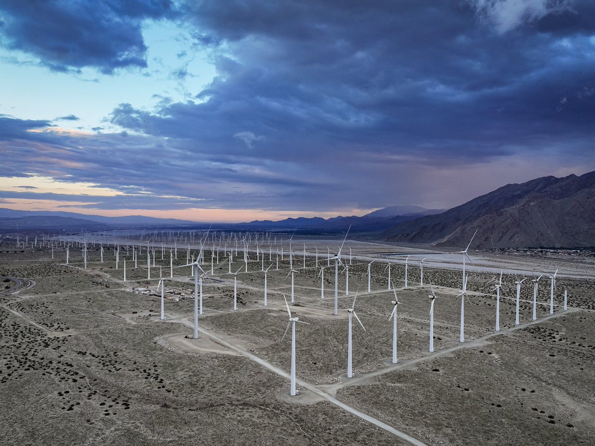 Hey <a href="/DJIGlobal/">DJI</a> how many turbines can you count in this drone shot?
.
.
Shot on DJI Mavic 3
.
.
#mountain #energy #energyefficiency #arizona #drone #drones #dji #DJI #mountains #sky #sunsets #photography #dronephotography #photooftheday #photographer #Colors