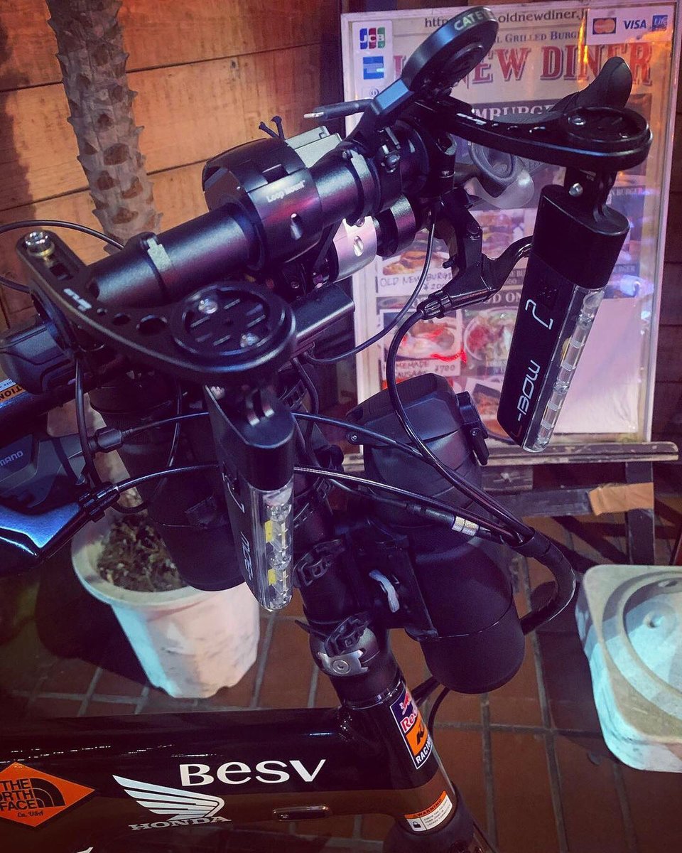 Lbowlights's tweet image. Two L-Bow front lights on a customers bike in Japan 😎#frontlight #ride #bikeride #bike