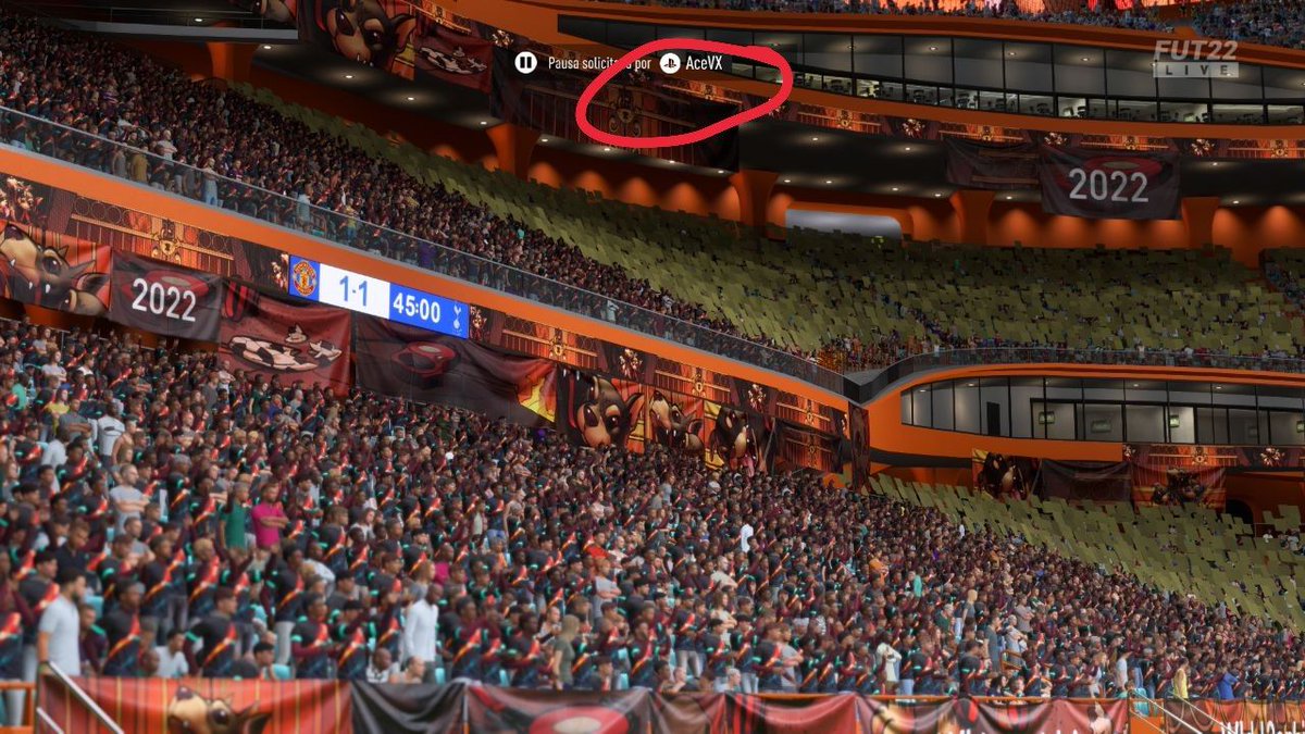 AceMastuno's tweet photo. Alguien me explica esto? Estoy jugando en Xbox #FIFA22 https://t.co/MBqHs1UAe2