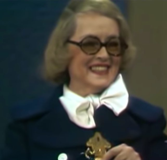 bettedavising's tweet photo. no thoughts just some of Bette Davis’ outfits on her Cavett appearances https://t.co/9wrNOSlMSo