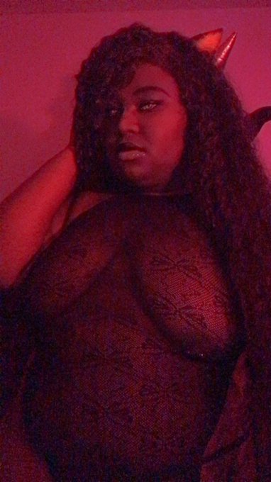 I&rsquo;m just your friendly neighborhood NekoGirl 🐱☺️ In need of some cream 🤤 *Meow  https://t.co/6g0kOqZkXF<a href="/tag/raven"class="tags"><span>#raven</span></a>