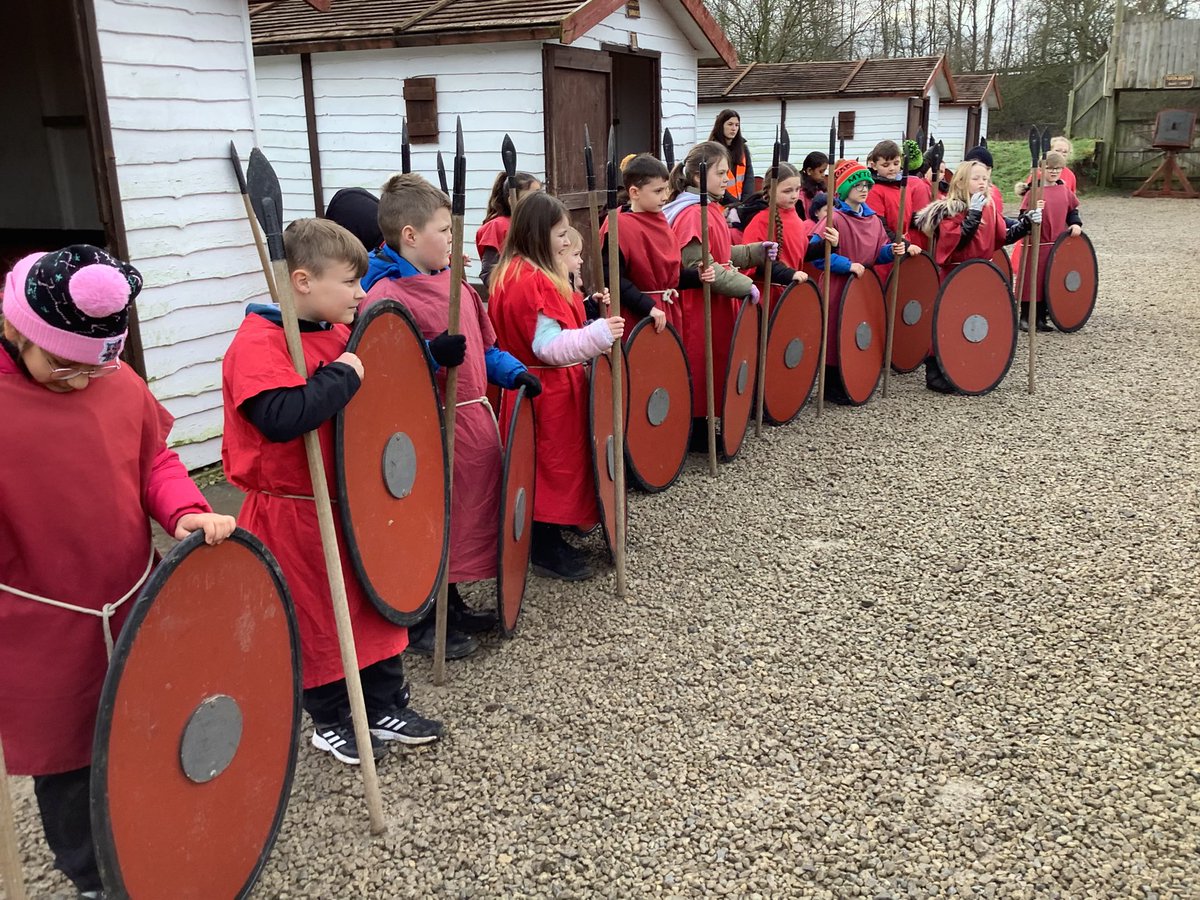 The Romans are here! Training to be Roman soldiers ⁦<a href="/murtonpark/">Murton Park</a>⁩ ⁦<a href="/wearenewington/">Newington Academy</a>⁩ ⁦<a href="/CNicholson_Edu/">Craig Nicholson</a>⁩