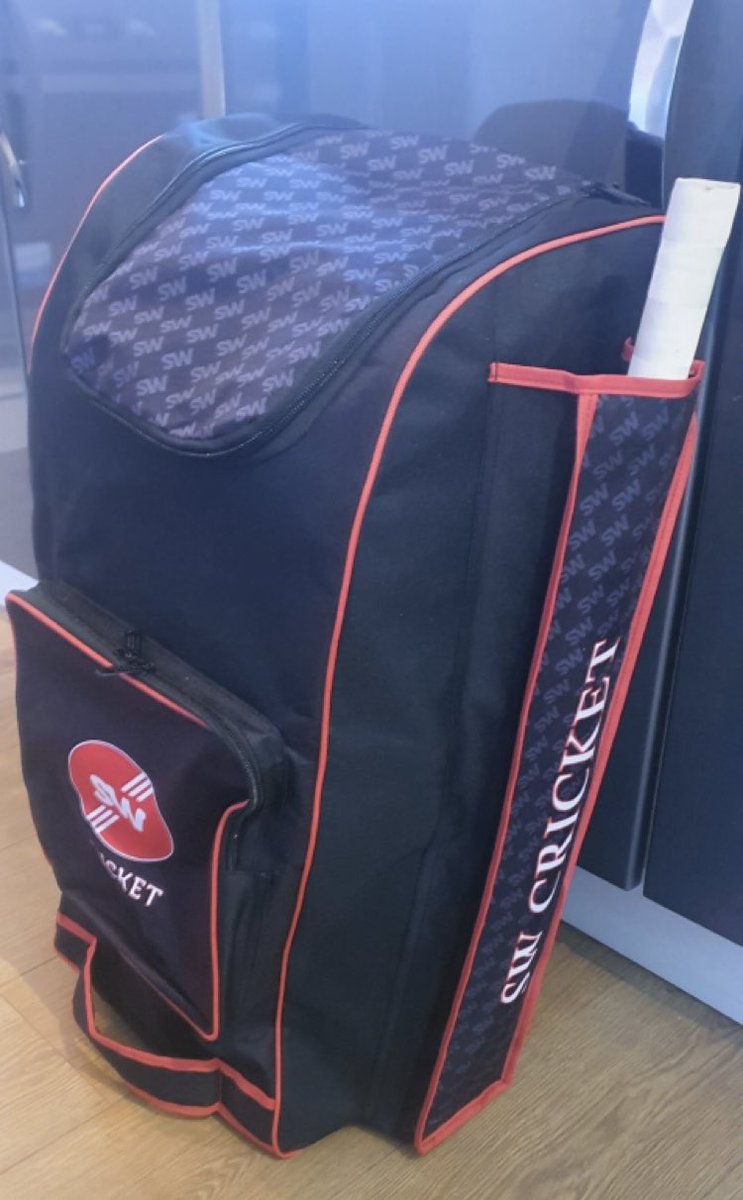 sw_cricket's tweet photo. Wow 🤩 check out our new junior duffel bags £35 available now. Perfect timing for  indoor winter training. 
https://t.co/w7ViC1I18Q https://t.co/w2Wv90bA65