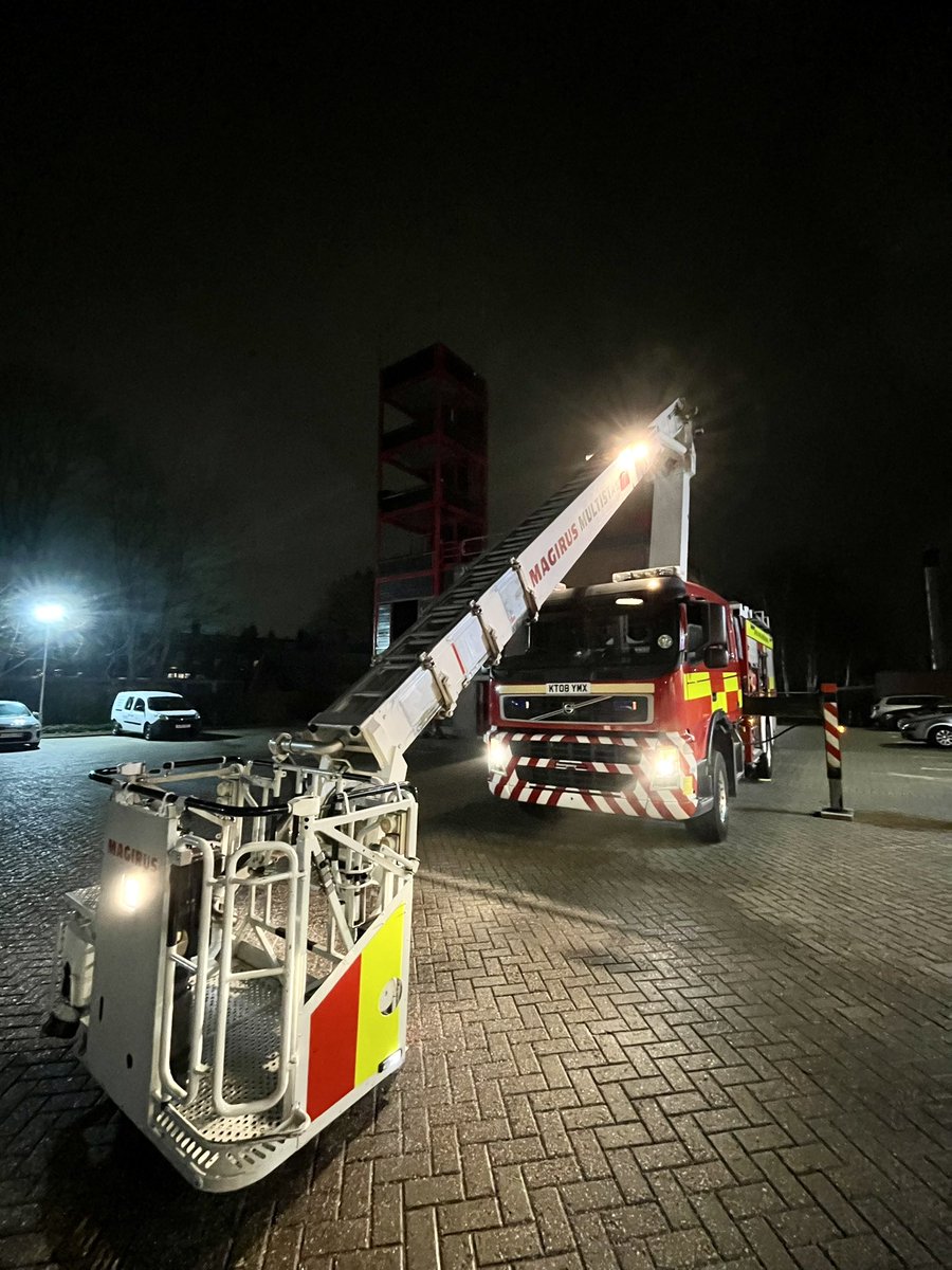 Jamesy_webb's tweet photo. Aerial appliance training for Green Watch Bury last night. Multitude of scenarios and objectives complete. @magirus_group #Multistar #SFRS #Aerial #GreenWatch https://t.co/B9IEkZFKtc