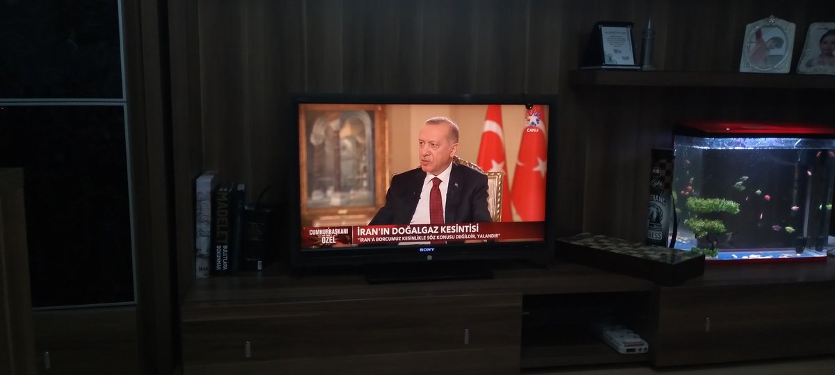 Güliz Kar🇹🇷 (@kargulizkar) on Twitter photo "İstanbul'u kaderine terk edemeyiz"
Recep Tayyip Erdoğan.
Yani Reis diyor ki:
 İstanbul kocaya da gitse babasının eli üzerindedir.
#CHPTatilde 
#AKPartiBelediyeleriGörevde "İstanbul'u kaderine terk edemeyiz"
Recep Tayyip Erdoğan.
Yani Reis diyor ki:
 İstanbul kocaya da gitse babasının eli üzerindedir.
#CHPTatilde 
#AKPartiBelediyeleriGörevde