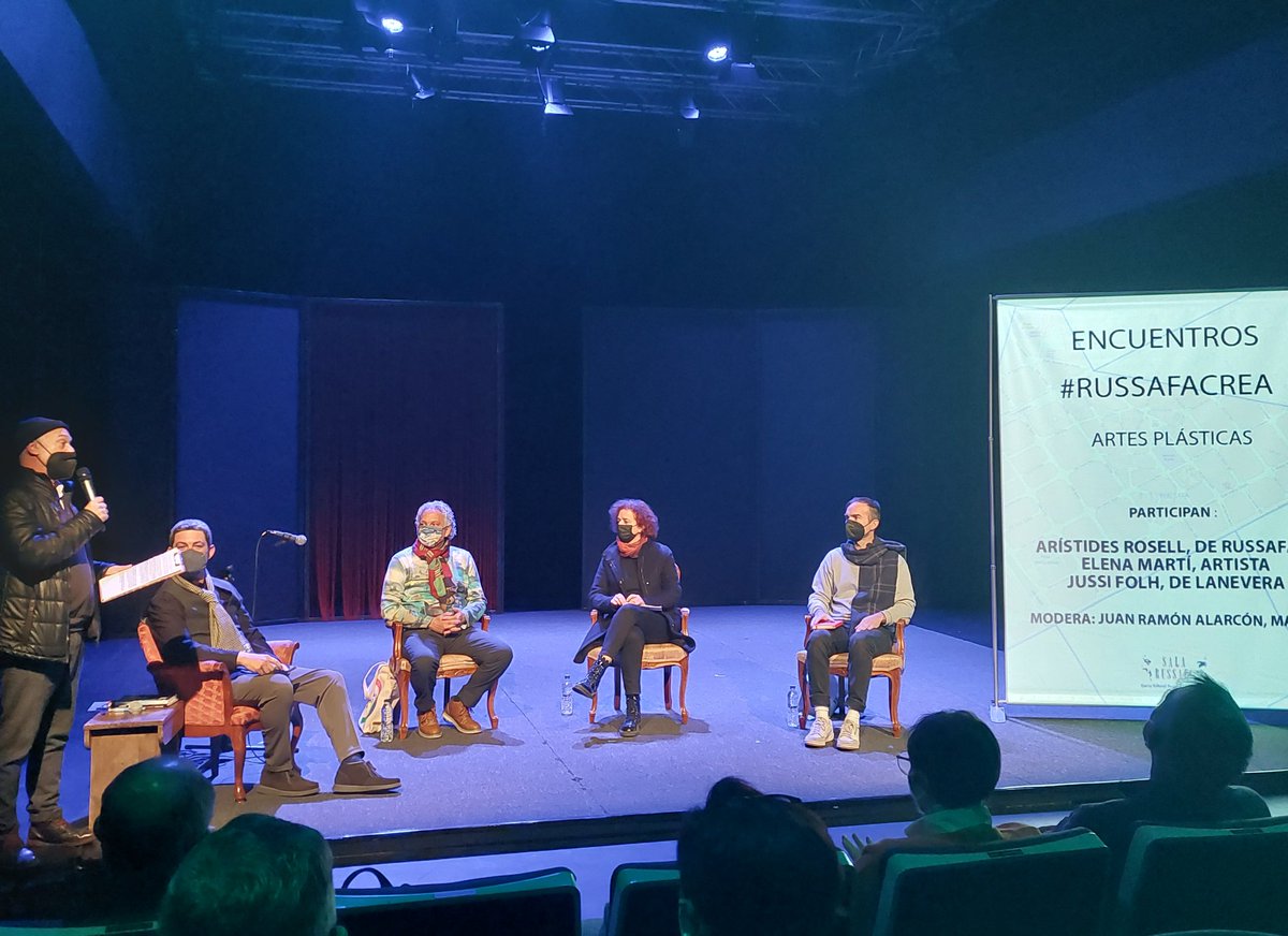 ELongares's tweet photo. 🎨 Encuentros #Russafacrea sobre artes plásticas en @salarussafa con artistas del barrio: Arístides Rosell, Elena Martí y Jussi Folh. Interesante diálogo sobre el tejido cultural del #Russafa, talleres, artistas, el festival @Russafart 🖼 https://t.co/jStEBgcZfN