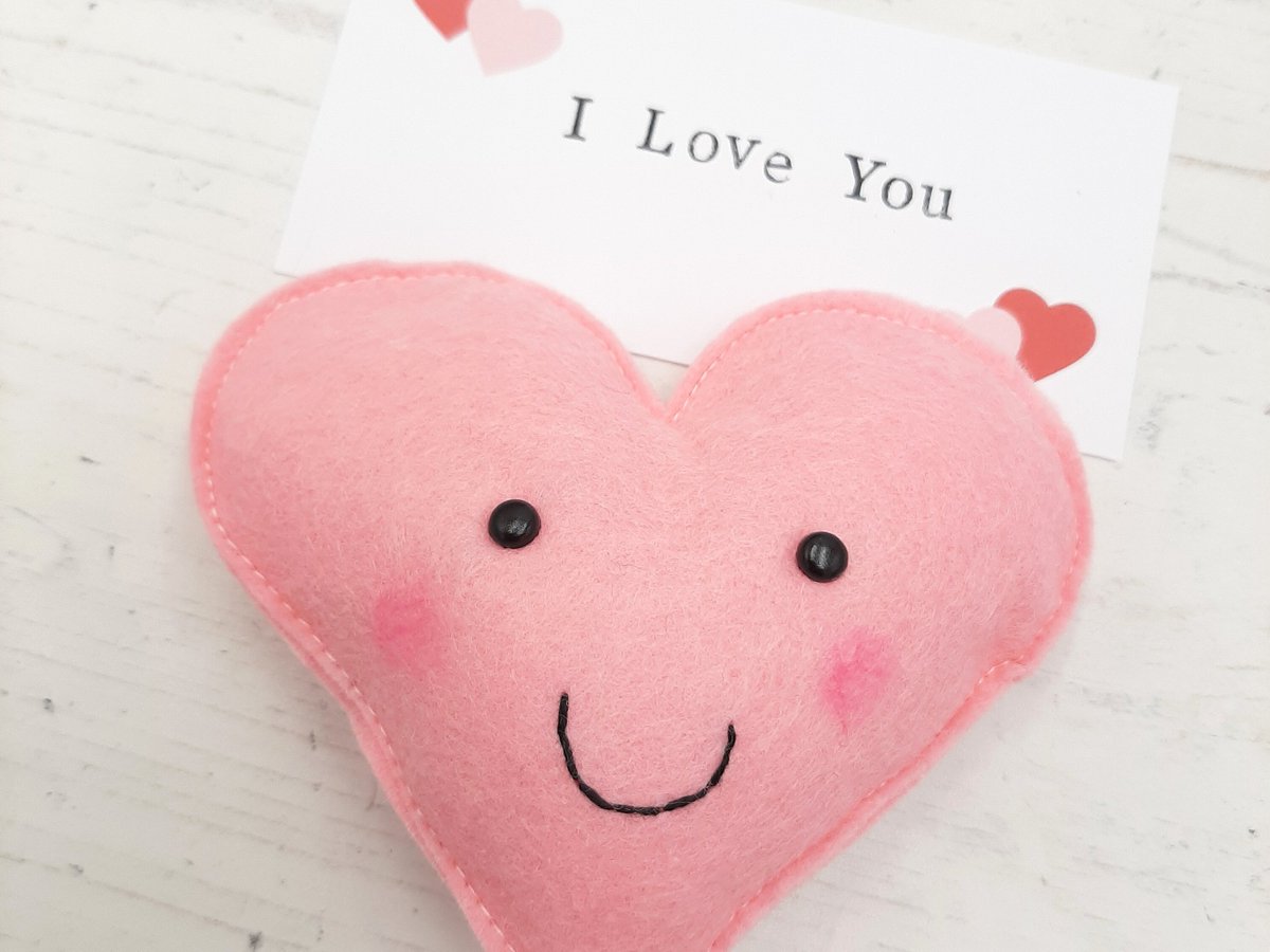 alifesewsimple's tweet photo. Love is in the air 💕
Send that special someone a sweet Love Heart this Valentine's or Galentine's Day.  With a personalised love note to show how much you care 
#ValentinesDay #ValentinesDaygifts #galentinesday 

https://t.co/LFc4cgqbiy https://t.co/eZ3QDYhAYE