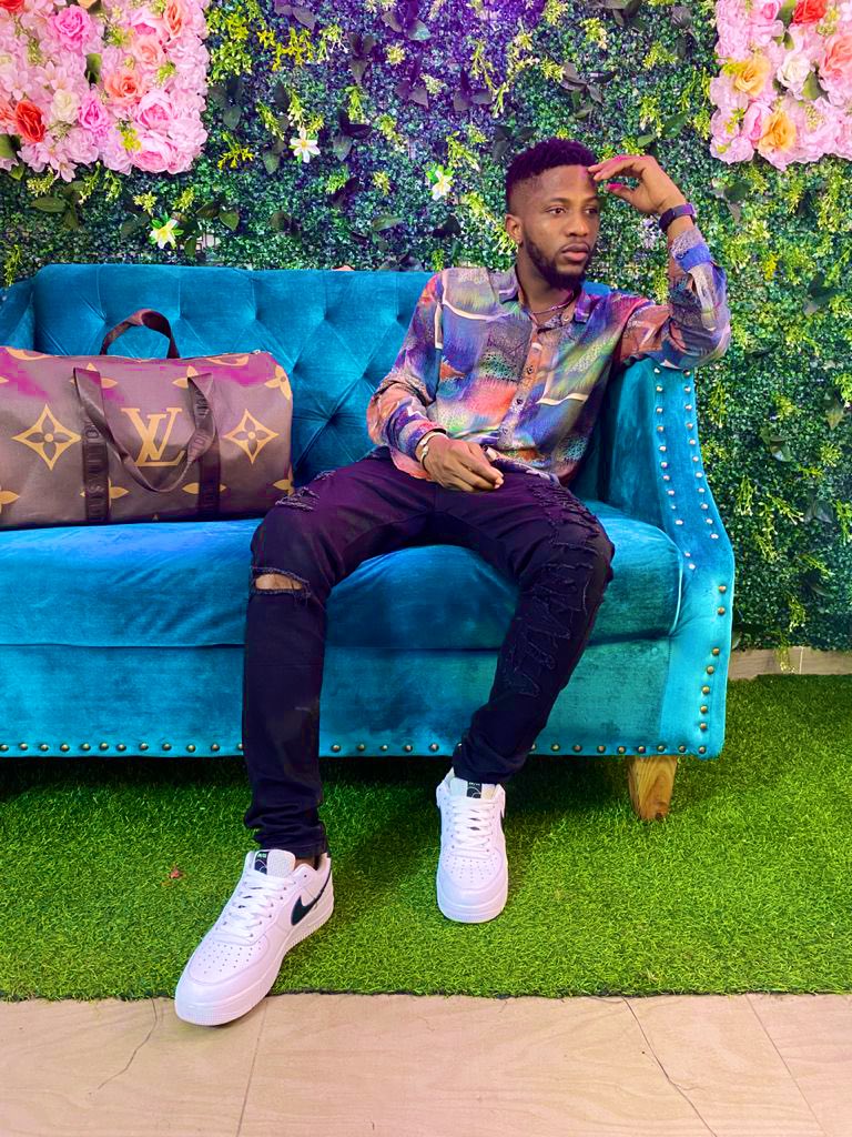 MrKayVee's tweet photo. The Month of February go soon reach and I still Dey find my Val🌹
#Thislife😌
Me: Siri please what is going on!?
Siri: Good Things takes time 🥴#KayVeeFC⚡️ #operationwereismyVal https://t.co/SErYY5cpkQ