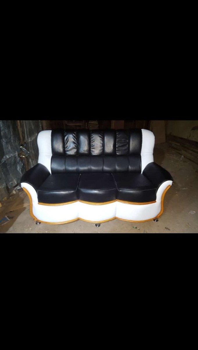 Wakanda_20's tweet image. A piece of my work 🛋 🔨🪚❣made in 🇬🇲. I can be reached on +220 7011323 or +220 3540575 #TekkiFii