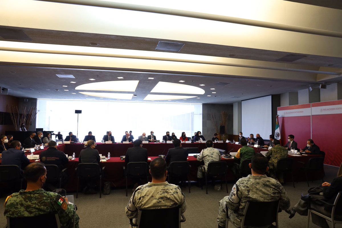 jcsanchezamaya's tweet photo. “Prevenir los Crímenes Transfronterizos”… Integración del Grupo de Trabajo sobre Tráfico de Armas ¡ No más armas en México!
#GunControlReformNow
#NoMásTráficoDeArmas https://t.co/bXf5QbkcCI