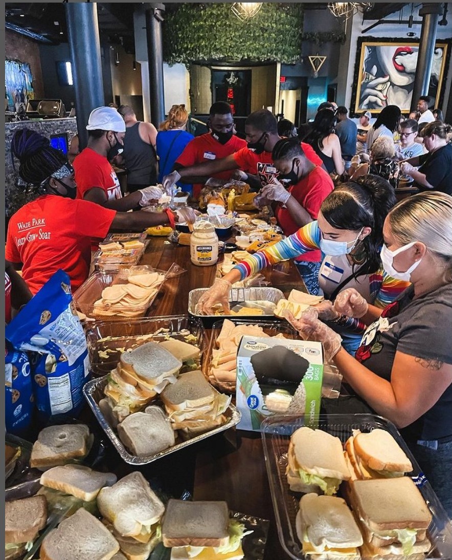 LiteracyNHood's tweet photo. This week's #ClevelandsBest is @RAKENow founded by @Rickonia.
𝗪𝗛𝗔𝗧 𝗗𝗢 𝗧𝗛𝗘𝗬 𝗗𝗢?
They encourage kindness &amp; promote the act of “paying it forward.” 
𝗪𝗛𝗬 𝗗𝗢 𝗪𝗘 𝗟𝗢𝗩𝗘 𝗧𝗛𝗘𝗠?
We love people who  make the world kinder 

#LiteracyInTheHood #BeAReadingRoleModel https://t.co/mAaIkGLbX8