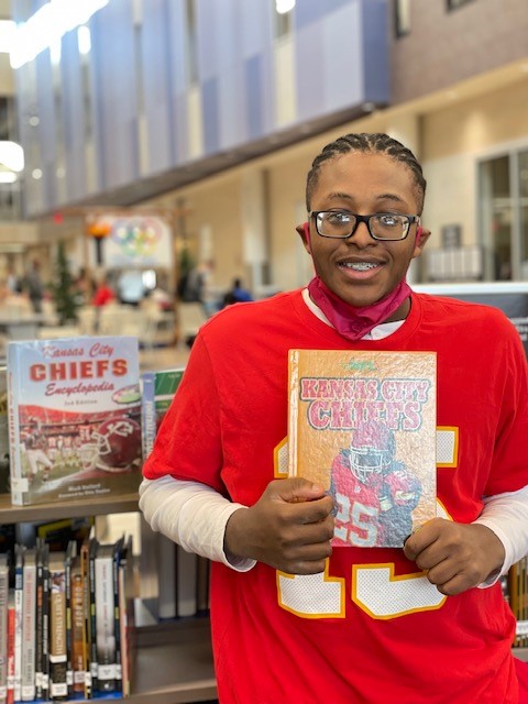 MelanieAMassey's tweet photo. In honor of #LibraryShelfieDay our readers have some great book recommendations to share! #WestIsReading https://t.co/URb01UwLSn