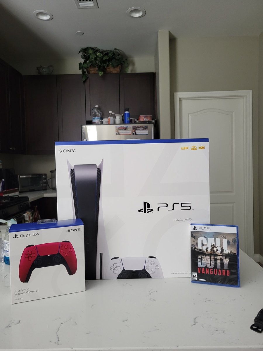 KasaiRS's tweet photo. Shout out to @Tracker_RY for the heads up, was able to secure a PS5 at retail after a long time of waiting and searching! Give them a follow if you're trying to get a console and don't want to support scalpers 🙏 https://t.co/qNquLAP0Pb