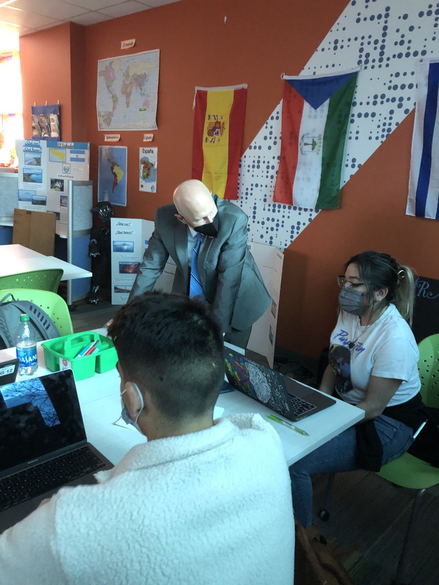 CASTtechSchool's tweet photo. Thanks to @SAISD Superintendent, Dr. J., @BCECTX Executive Director and Founder, Julia Grizzard, Hillary Lilly, and @CASTschools Executive Director, Jeanne Russell, for visiting @CASTtechSchool.

Always great to welcome our leaders and to showcase our school.
#CASTTechProud https://t.co/HkjbcTzv63