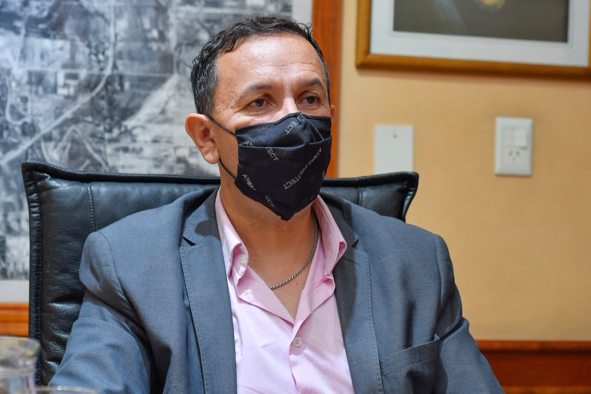 TWAMADERNA's tweet photo. Junto a Leónidas Canario, quien conducirá el nuevo Instituto Municipal de Vivienda, repasamos las prioridades locales en esta materia y la articulación del organismo con el resto del Municipio.
Un Estado moderno para responder a las necesidades de las y los vecinos.
#TenésTrelew https://t.co/SlZQtinu5o
