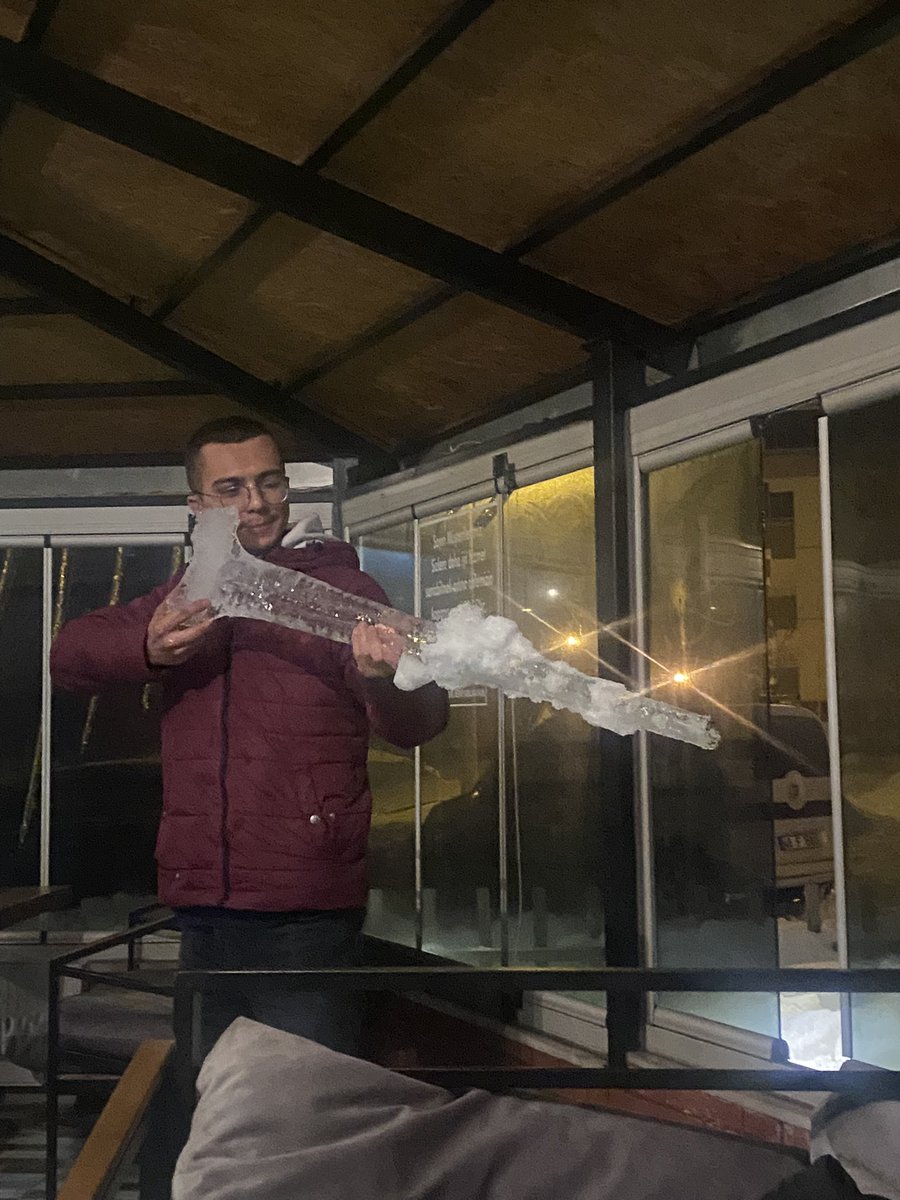 Zzehraalg's tweet photo. @bilgisizbilginM Ama dükkanın buzları erimiyor https://t.co/xCUoOI1Gcc