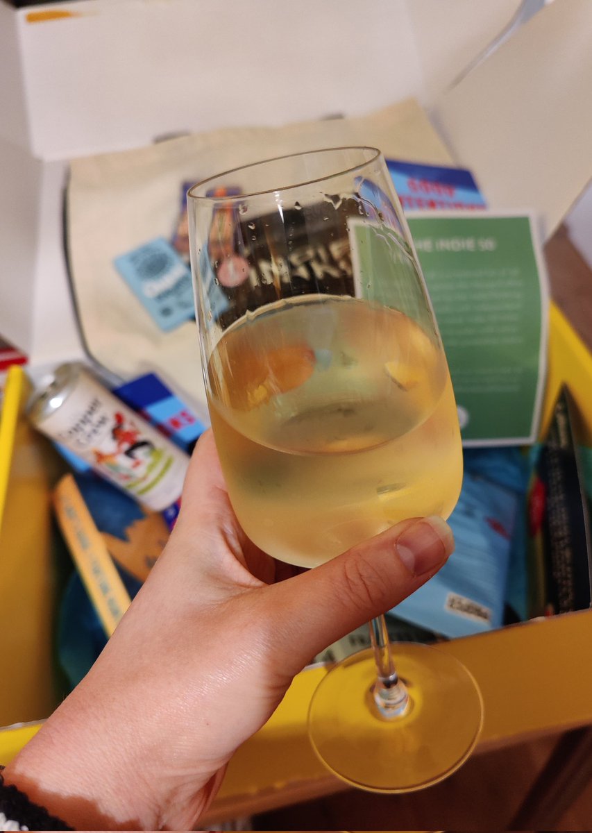B_forButterfly's tweet photo. Thanks to @IndieThinking for a brilliant evening of author talks (and for the goody box ☺️) Some really exciting titles coming up over the next few months!
Cheers! 🍷
#bforbutterflybooks #HCINDIES #books #BookTwitter https://t.co/Kwq4b2BVMG