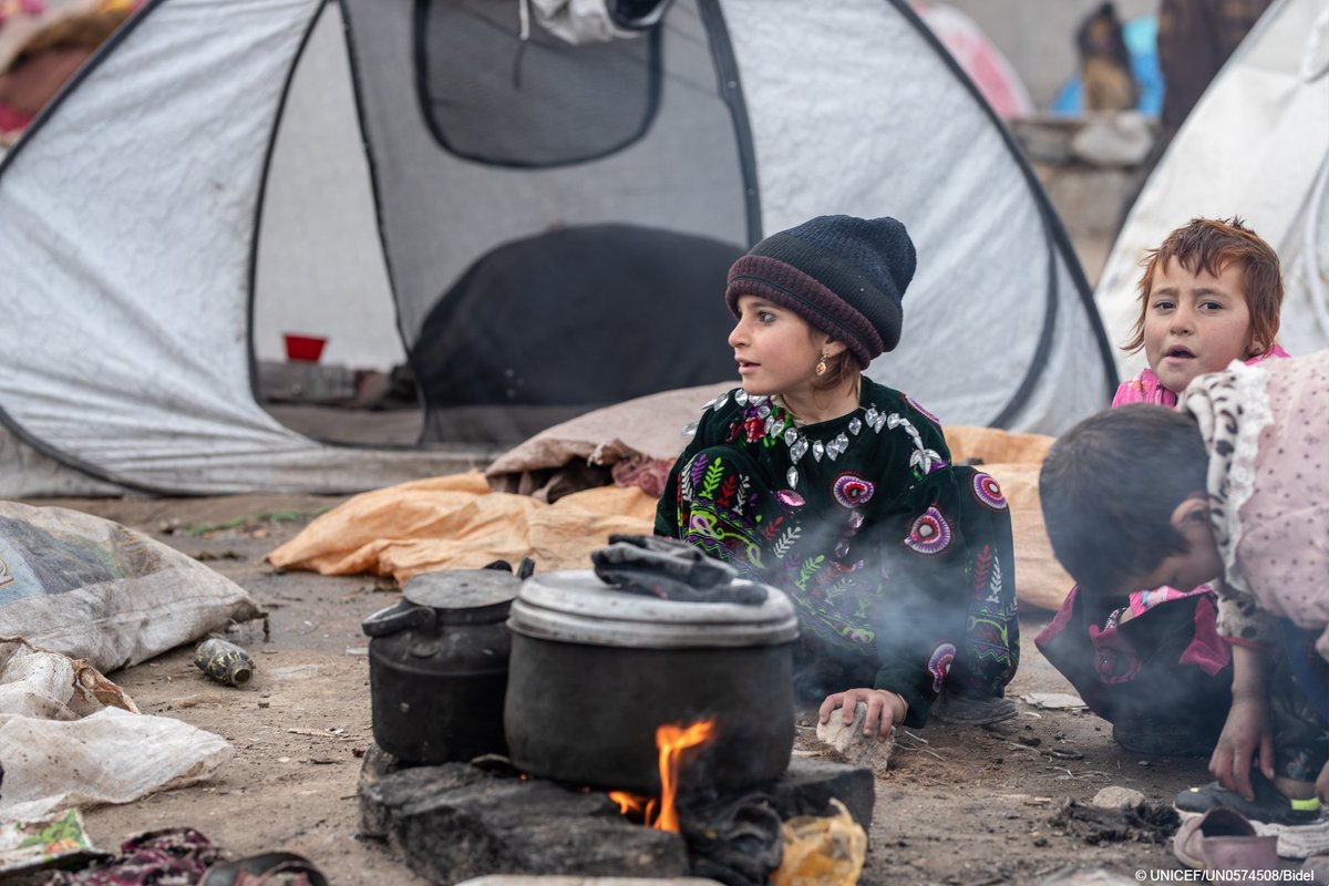 antonioguterres's tweet photo. Daily life has become a frozen hell for the people of Afghanistan.

As a matter of moral responsibility — and regional and global security and prosperity — we cannot abandon them.

They need peace. They need hope. They need help. And they need it now. https://t.co/iv66ZIaKgg