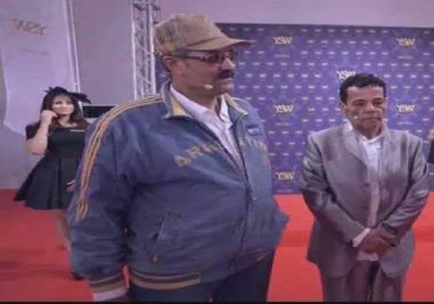 ليه العاصفه الجامده دي ياهبه
الانترلوب مش باين من الكلوت ياهبه
احمد التباع 
ايليول 2007