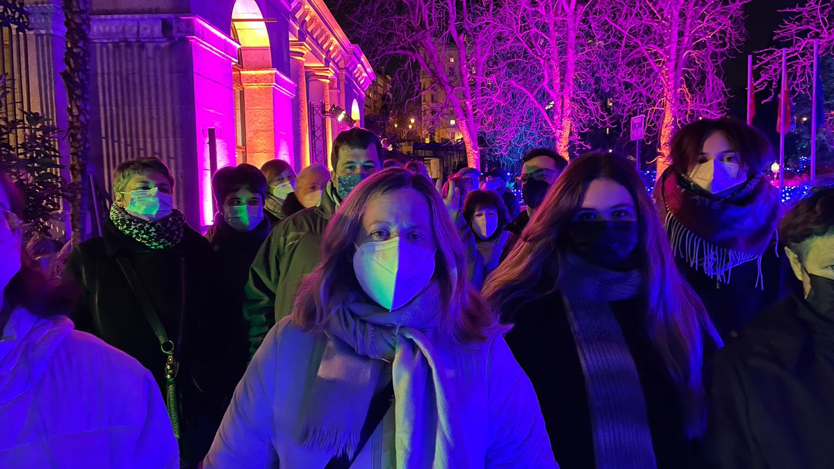 asoc_pitote's tweet photo. Este mes de enero un grupo de pitoteros nos hemos hecho una escapada fresquita a ver las luces del @rjbotanico 
¡Fue una tarde genial! Aunque fría pero nos pareció una actividad muy bonita y especial para cerrar la navidad del 2021. https://t.co/GjcrZ4iaZq