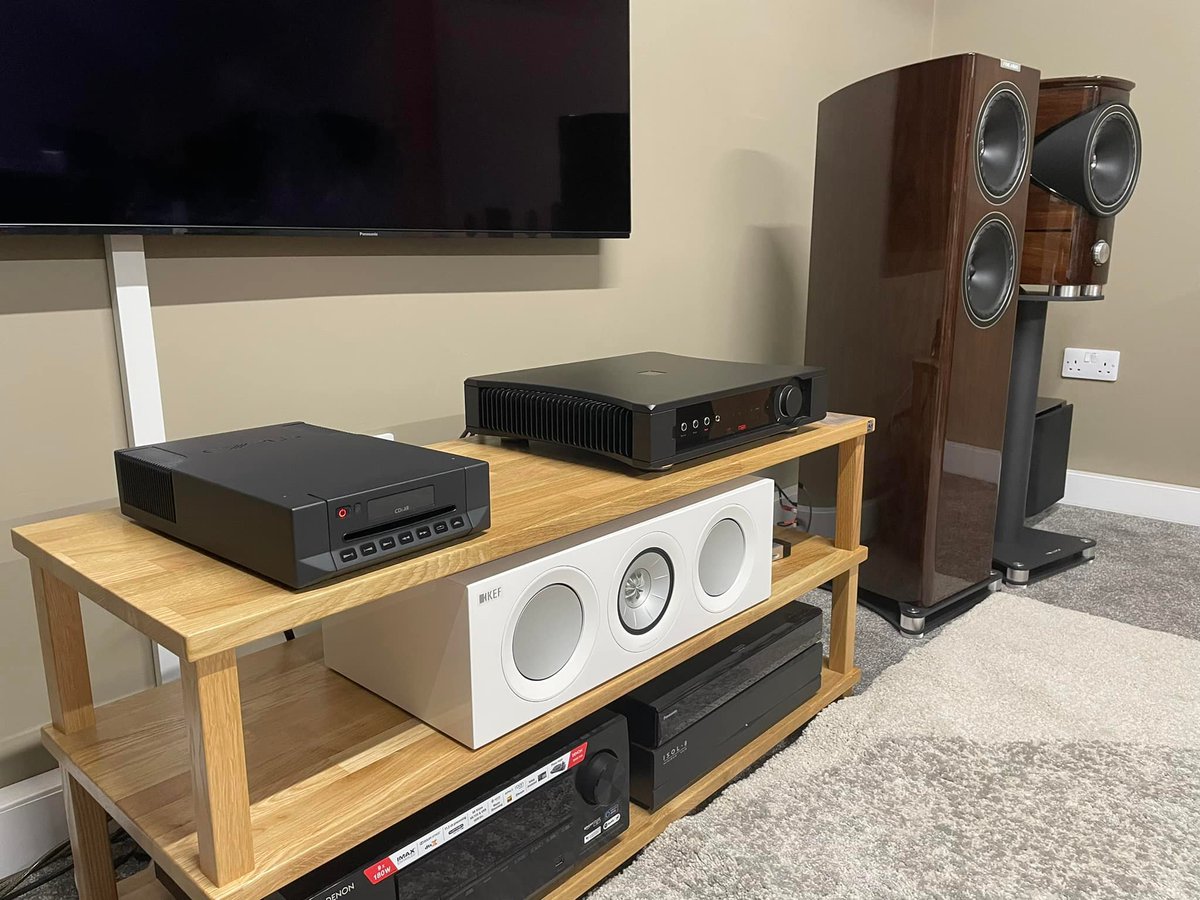 The @cyrus_audio CDi XR, @regaresearch Aethos &amp; @fyneaudio F702 &amp; F1-8 at @expressiveaudio, with a solid oak Podium Slimline XL.

Made-to-order from the finest solid oak to absorb vibration &amp; resonance, this rack is precision-engineered for the listening experience you deserve.