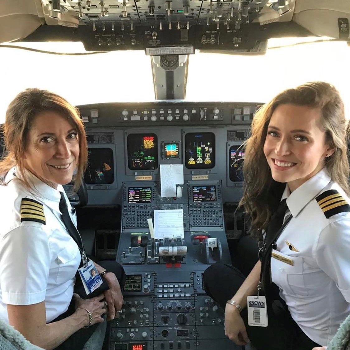 A mother and her daughter from the US have made history as they became the first mother-daughter pair to fly a commercial plane together. Captain Suzy Garrett has been a pilot for over 30 years. Recently, she shared the cockpit with her daughter and first officer Donna Garret.