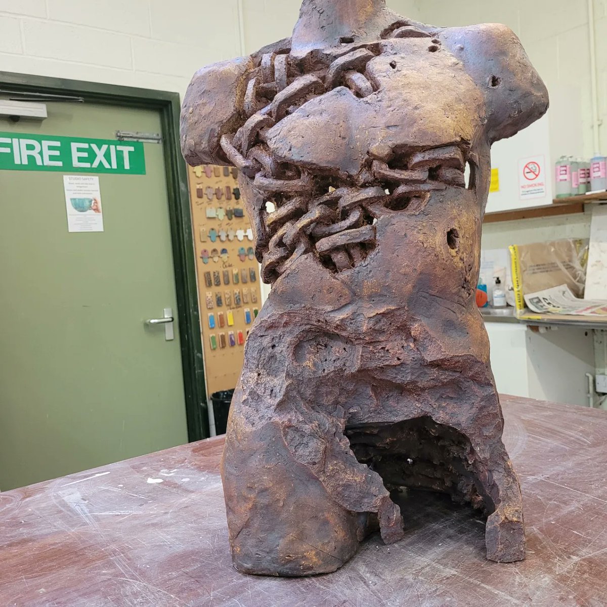LeeCeramic's tweet photo. I'm latest sculpture just after the kiln
 "chained  Workforce" https://t.co/1636mRB1Ic