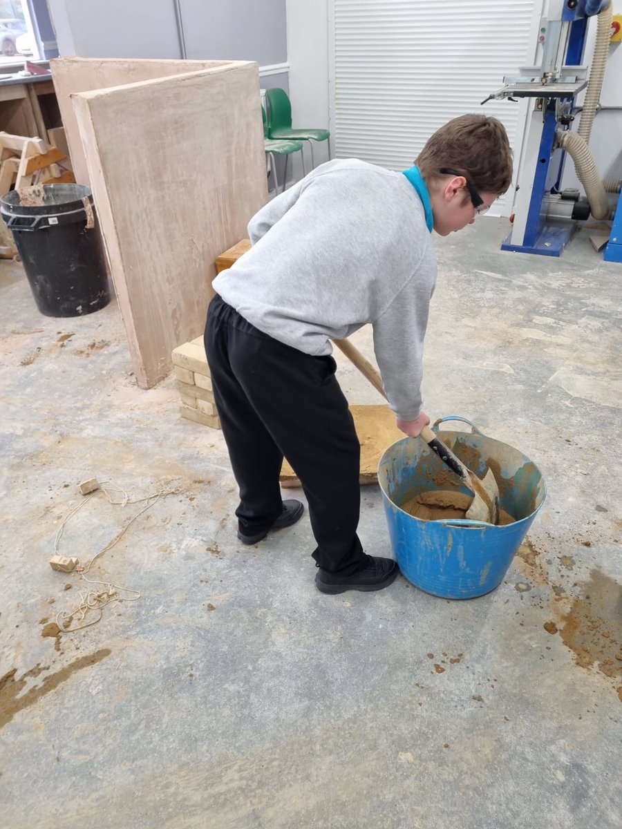 PhoenixHousePRU's tweet photo. Rome class attended @PhoenixPark_ this afternoon for a session in multi trade. They were very keen to get stuck in and enjoyed the experience! Thank you #crosssitelearning #careers #PhoenixtoPark #thisisAP https://t.co/nhqcTYDqcl