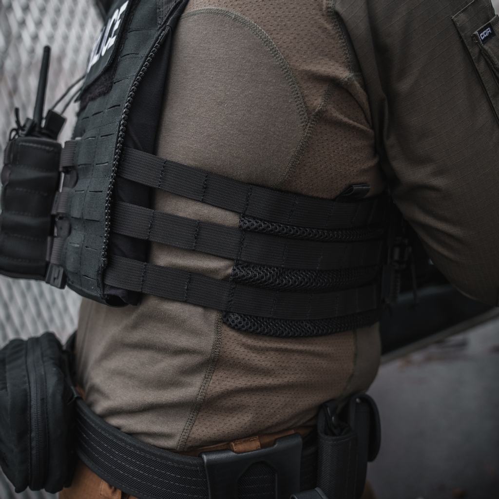 RapidForceAGH's tweet photo. When you have a Rapid Force Duty Holster on and you get a chance to rock the SMC Plate Carrier from @GreyGhostGear you say YES! 
#GreyGhost #IdahoStrong #TacticalGear #PlateCarrier #DutyHolster #RapidForce #Ballistics #EDC #MOLLE #Tactical #AR15 #Police #Sheriff #LawEnforcement https://t.co/4Cc5H3JtRk