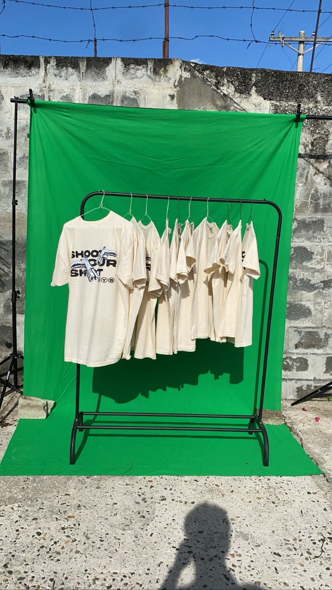 Hola, este 1 de febrero estaré lanzando mi nuevo tee de mi marca de ropa @shootyourshotpty !!❤️