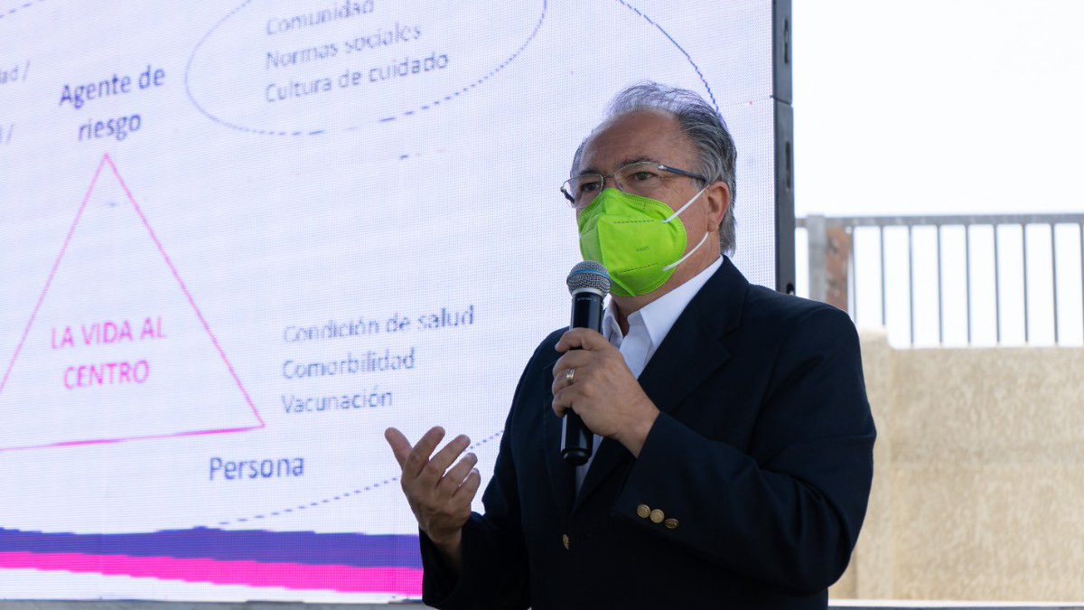 cotraporchi's tweet photo. Hoy, estuvimos participando en la charla “Síntomas y Cuidados Frente a la Nueva Variante”, impartida por el doctor del @ist_chile Guillermo Farmer. Iniciativa que fue organizada por los sindicatos de Arica; TPA1, TPA y Ultraport y que congregó a 50 trabajadores portuarios. 👷‍♀️👷‍♂️💪 https://t.co/9hugVmFwSh