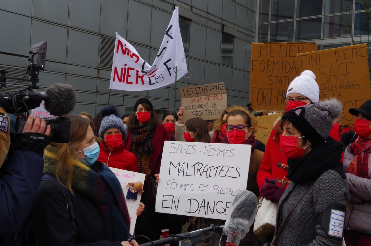IsabelleLaRebel's tweet photo. Il y a un an se tenait la 1ère mobilisation nationale des #sagesfemmes... Patience et opiniâtreté !
Nouveau WE noir demain @olivierveran @EmmanuelMacron @JeanCASTEX
#onssf #sagefemmedeterminee #Besançon https://t.co/j0jDoP1lXd