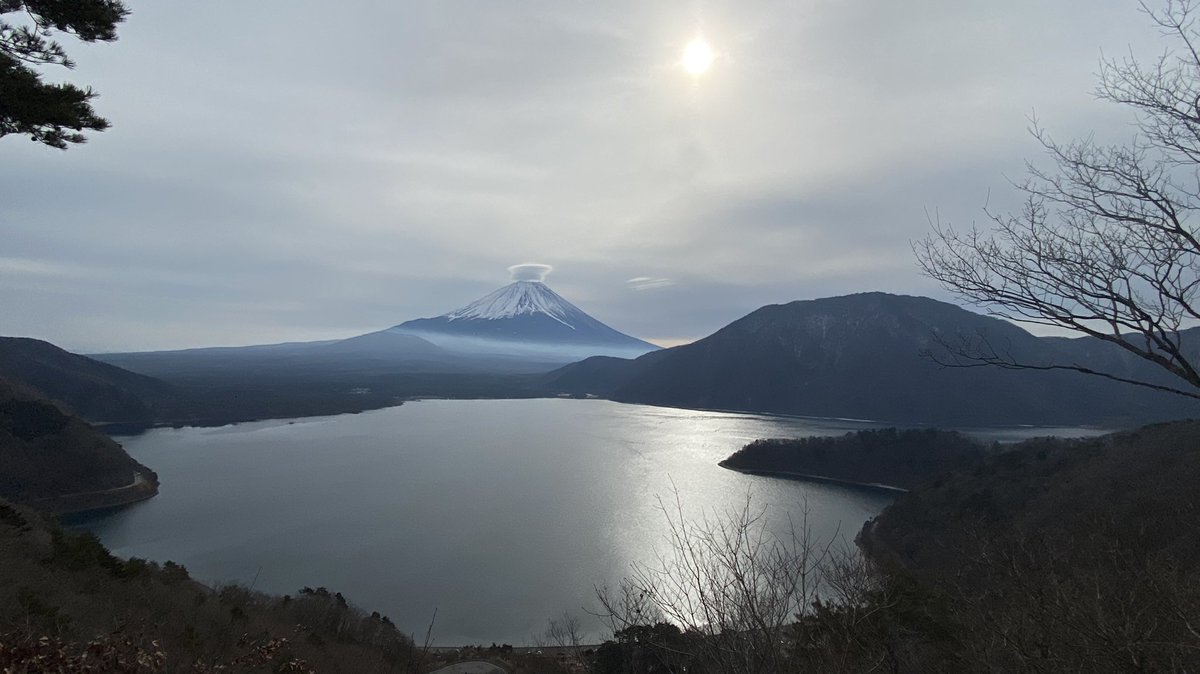 1/27(木) おはようございます😃 1月ももうすぐで、終わりですね。 早いなー、お正月が懐かしい。 本日も、楽しんで行きましょう‼️ 先日のトコトコドライブ [本栖湖]